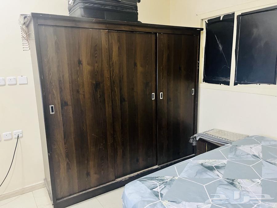 Complete bedroom set with bed, mattress, dressing table, and wardrobe64493286654594112