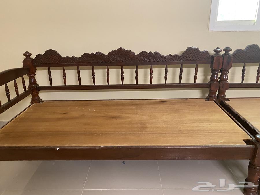 سراير خشب اصلي فوي جدا للبيع مع مكتبة فخمة جدا64487663808643111