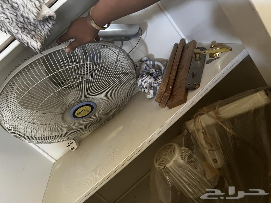 Hello, I have a 4-burner gas stove in good condition, a working fan, and a refrigerator64490248522626111