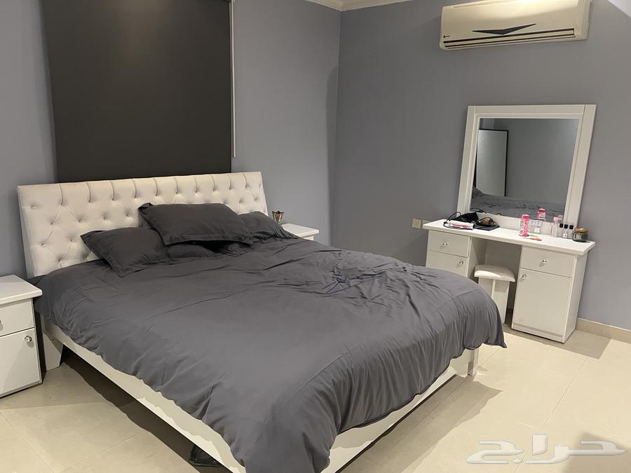 اثاث شبه جديد تلفزيون و كنب صاله و سريرين للبيع64490413271682112