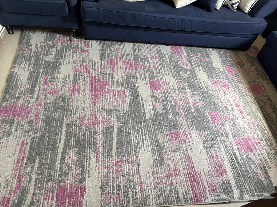 Turkish carpet 2 3 and a normal LG screen64491143372291110