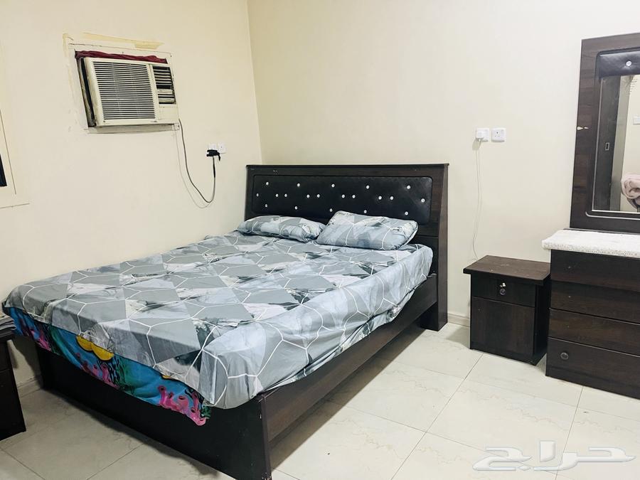 Complete bedroom set with bed, mattress, dressing table, and wardrobe64493286654594114