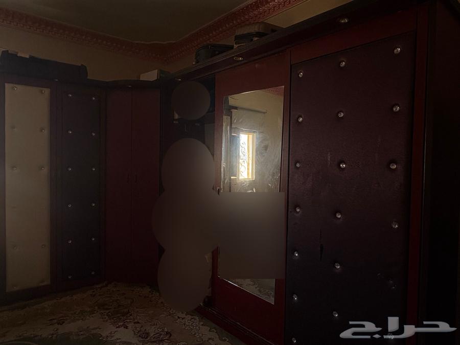 دولاب للبيع تفصيل خشب اصلي 100 بسعر 800 قابل للتفاوض64489253181825110