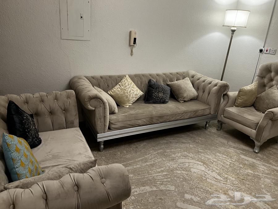 للبيع طقم كنب ودولاب اربع ارفف64492339110019111