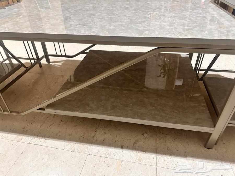 طاوله قهوه ومعها اربع هخمه طقم وخام وحديد جديده64493586814083110