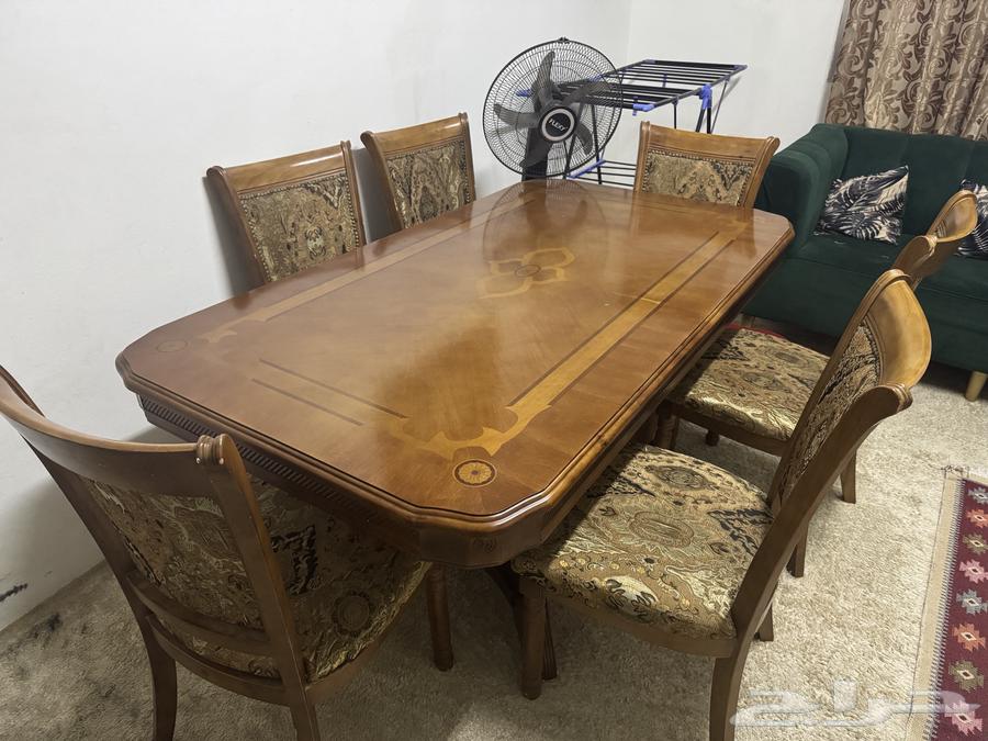 طاولة سفره ست مقاعد بحاله ممتازه خشب ثقيل64492649745027110