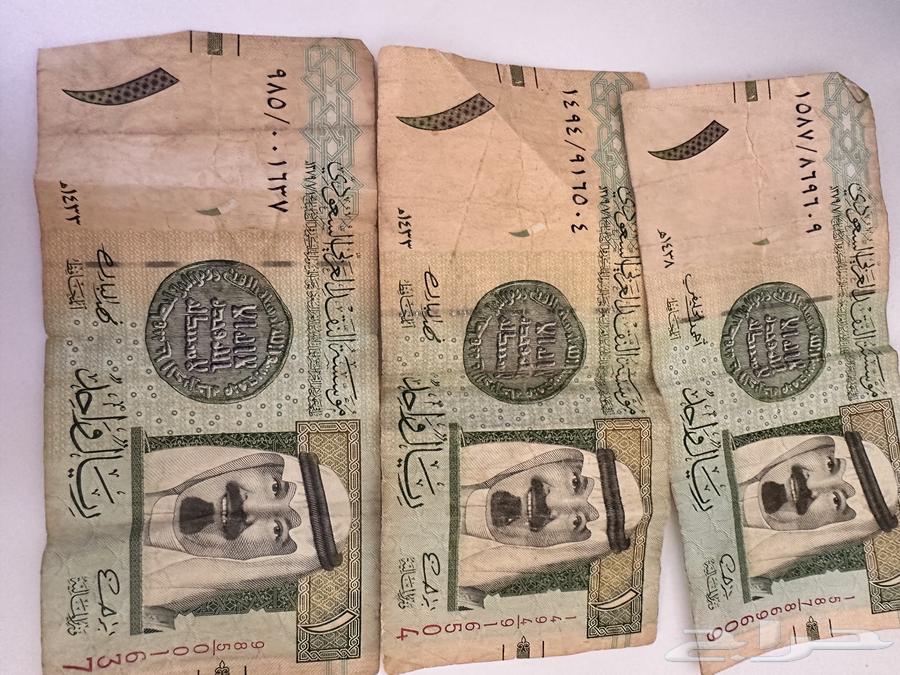 3 ريالات ورقيه واحد منهم توقيع الخليفي 143864489986321153110