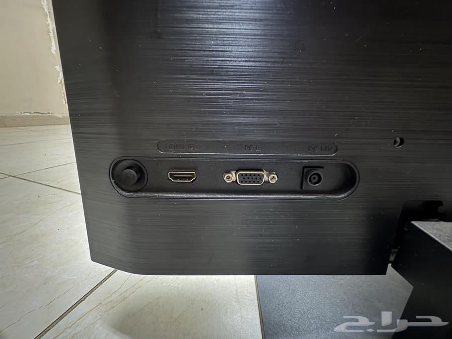 Xbox Series X with screen64493286638595114