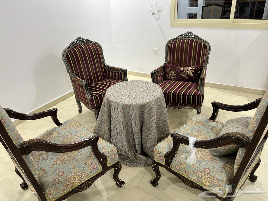 أربع كراسي و طاولة64441049439106110