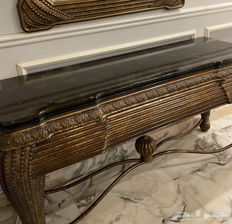 Table with mirror64486813013123112