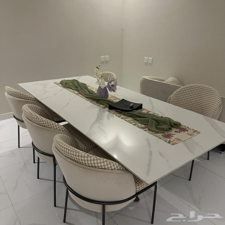 طاولة طعام جديدة للبيع64492975073409110