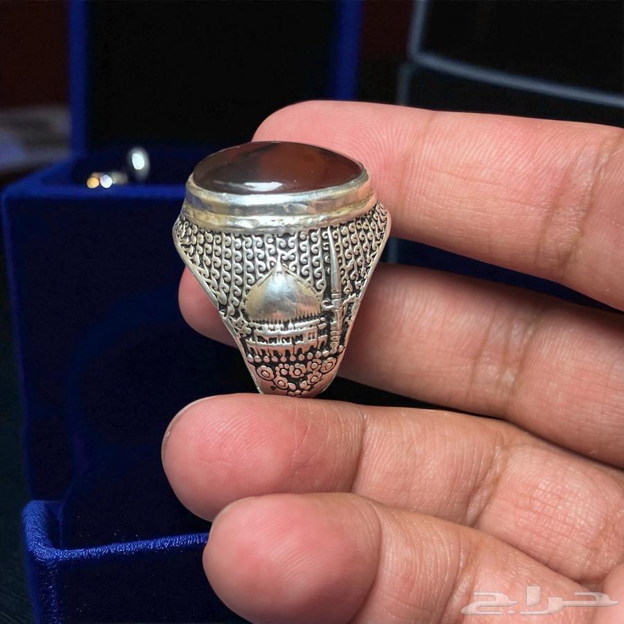 Auction for a Carnelian Ring Produced by Opal Workshop64493137345281111