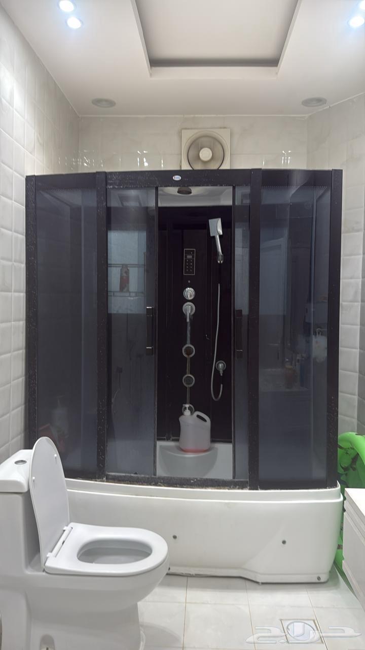 Jacuzzi and steam in good condition64486538125954111