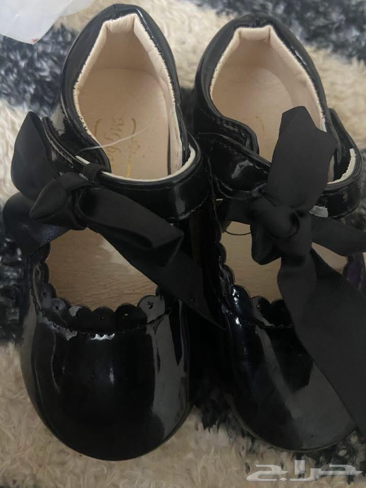 شوزات جديده ع 15 ريال الحبه وعبايات ع 2564554244891010113