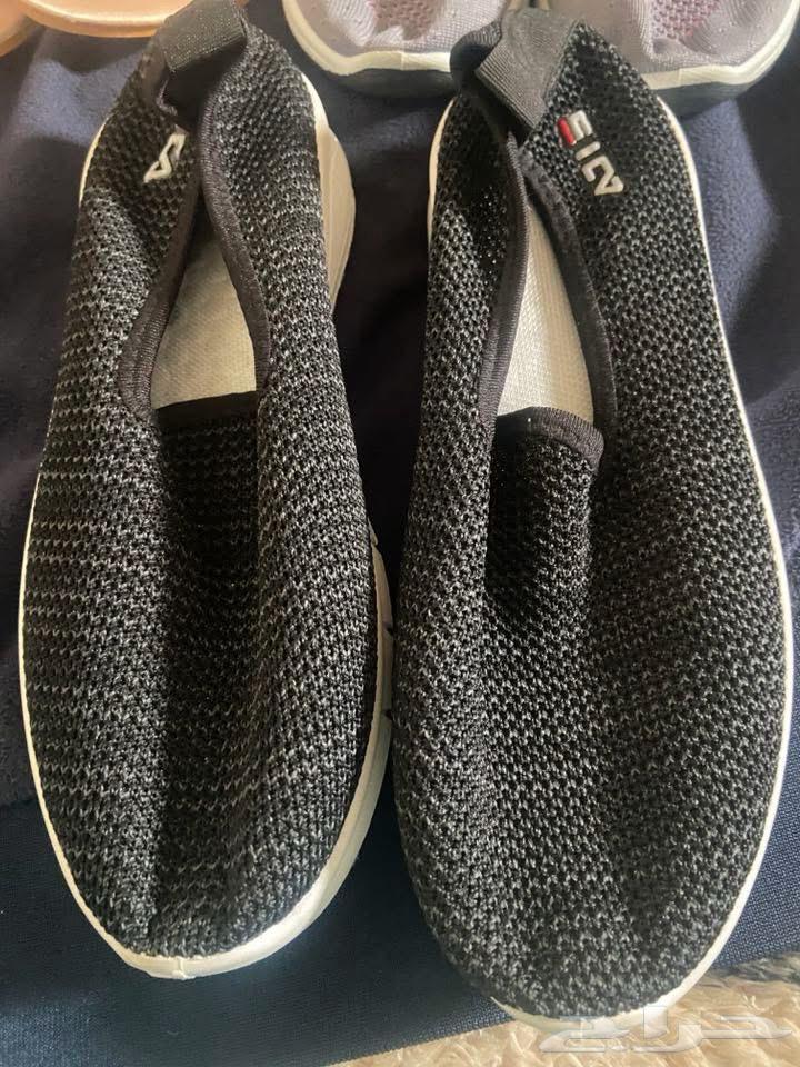 شوزات جديده ع 15 ريال الحبه وعبايات ع 2564554244891010112