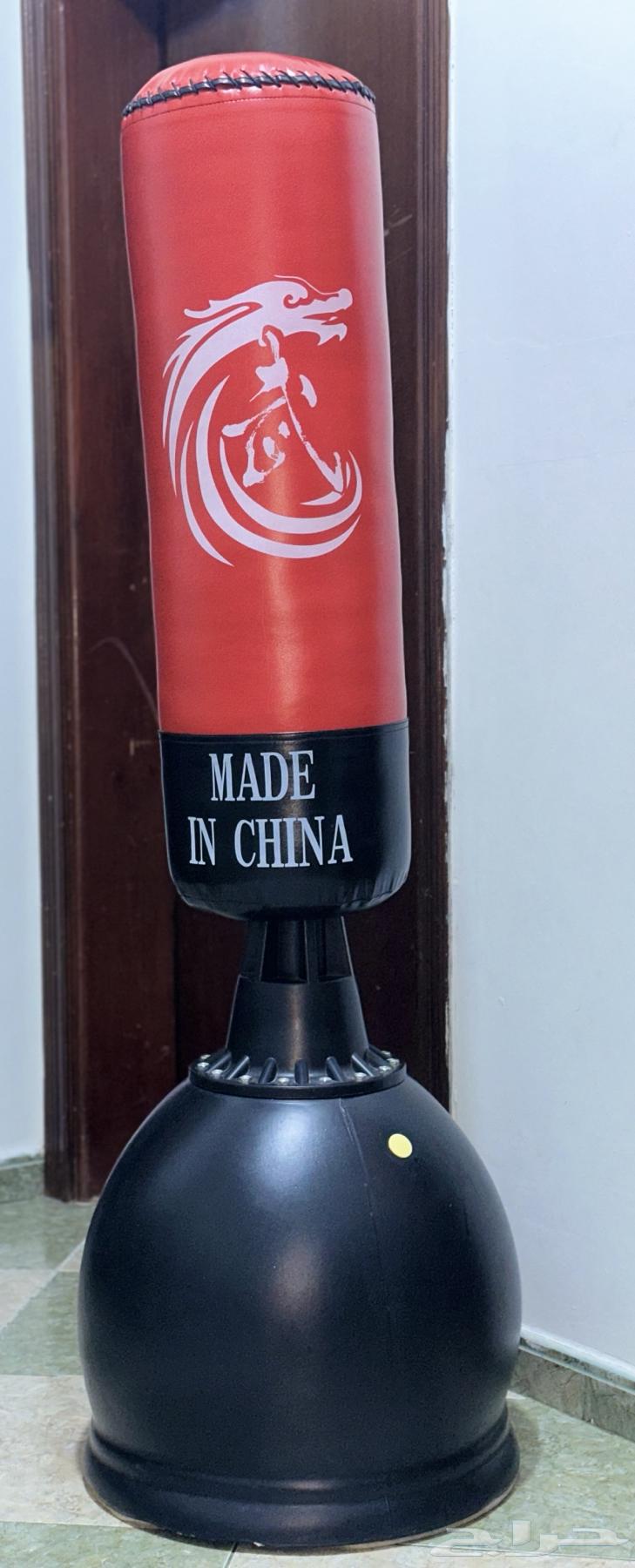 Punching bag with a base that you can fill with water or sand64489184495874110