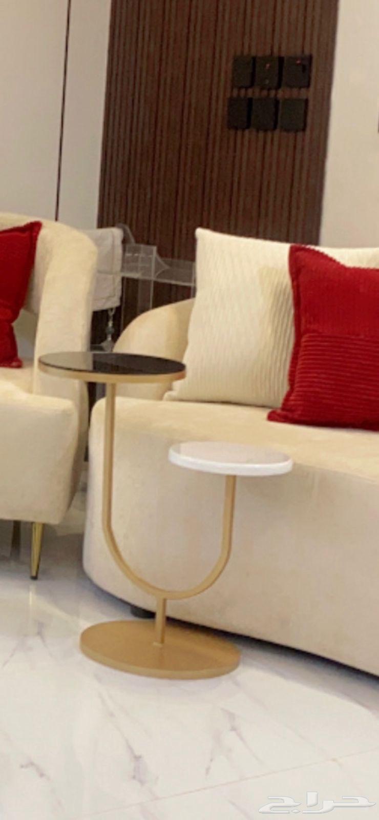 New and clean guest tables64486799402499113