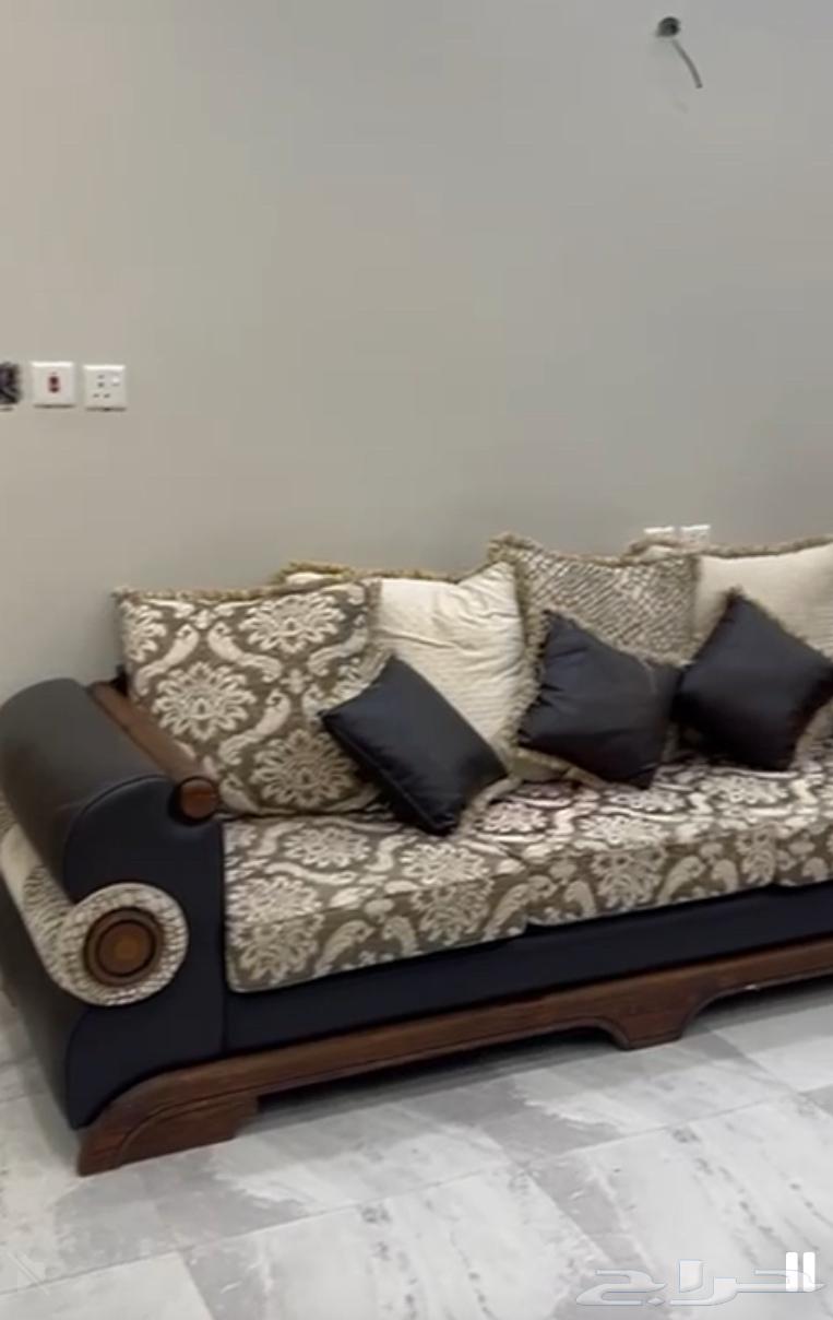 كنب تركي اصلي مكون من 6 قطع   طاوله و 6كراسي خشب تركي64488796594945110