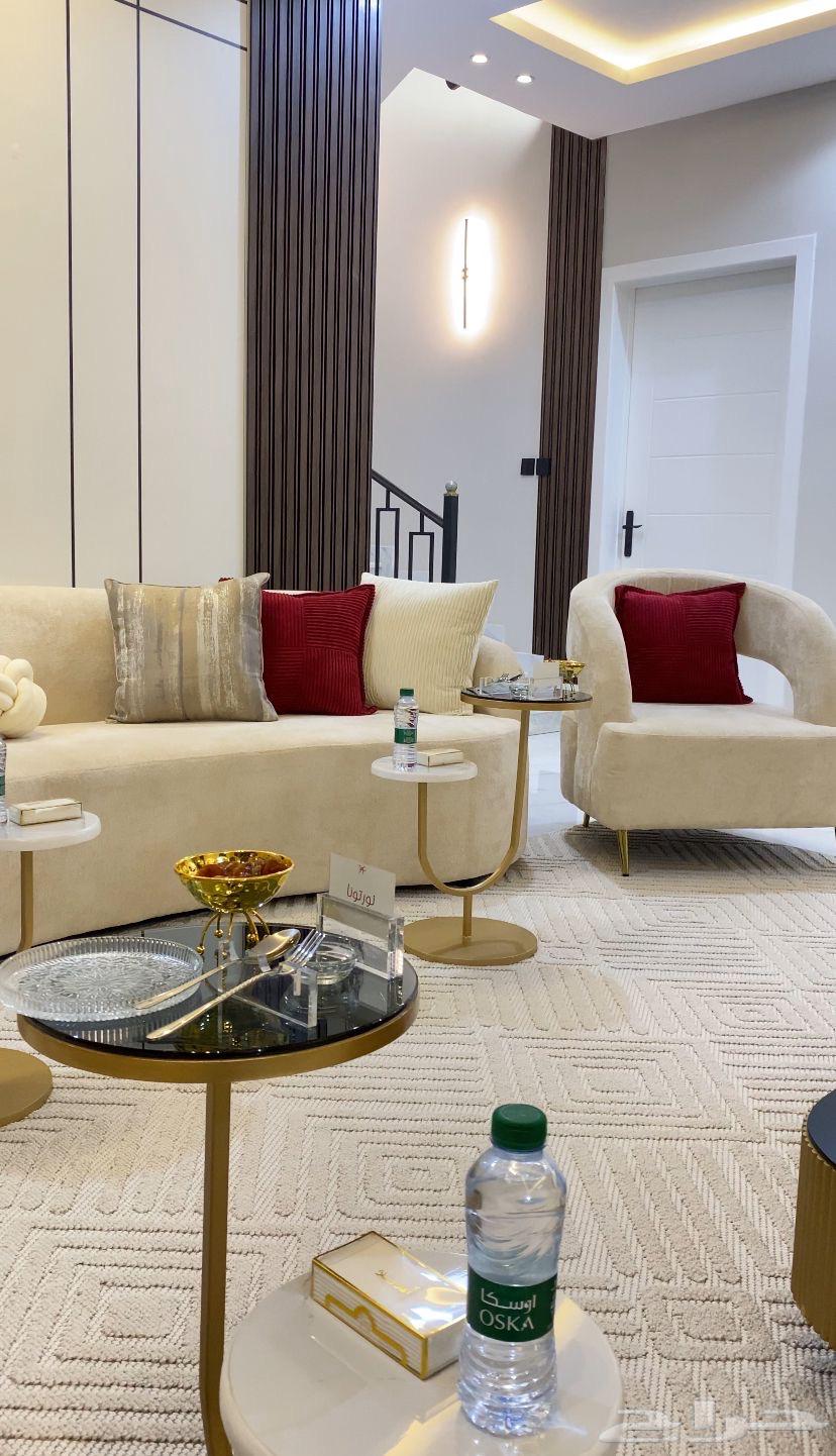 New and clean guest tables64486799402499110