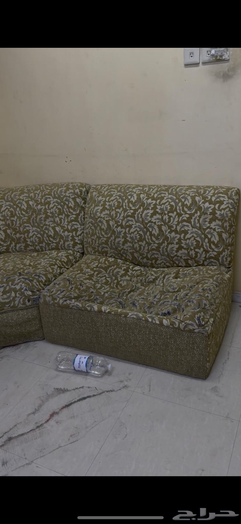 Table and sofas for sale64487332908674114