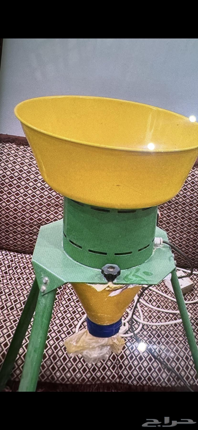 طاحونة كهربائيه توابل (قديمه) للبيع 45064490890284418110