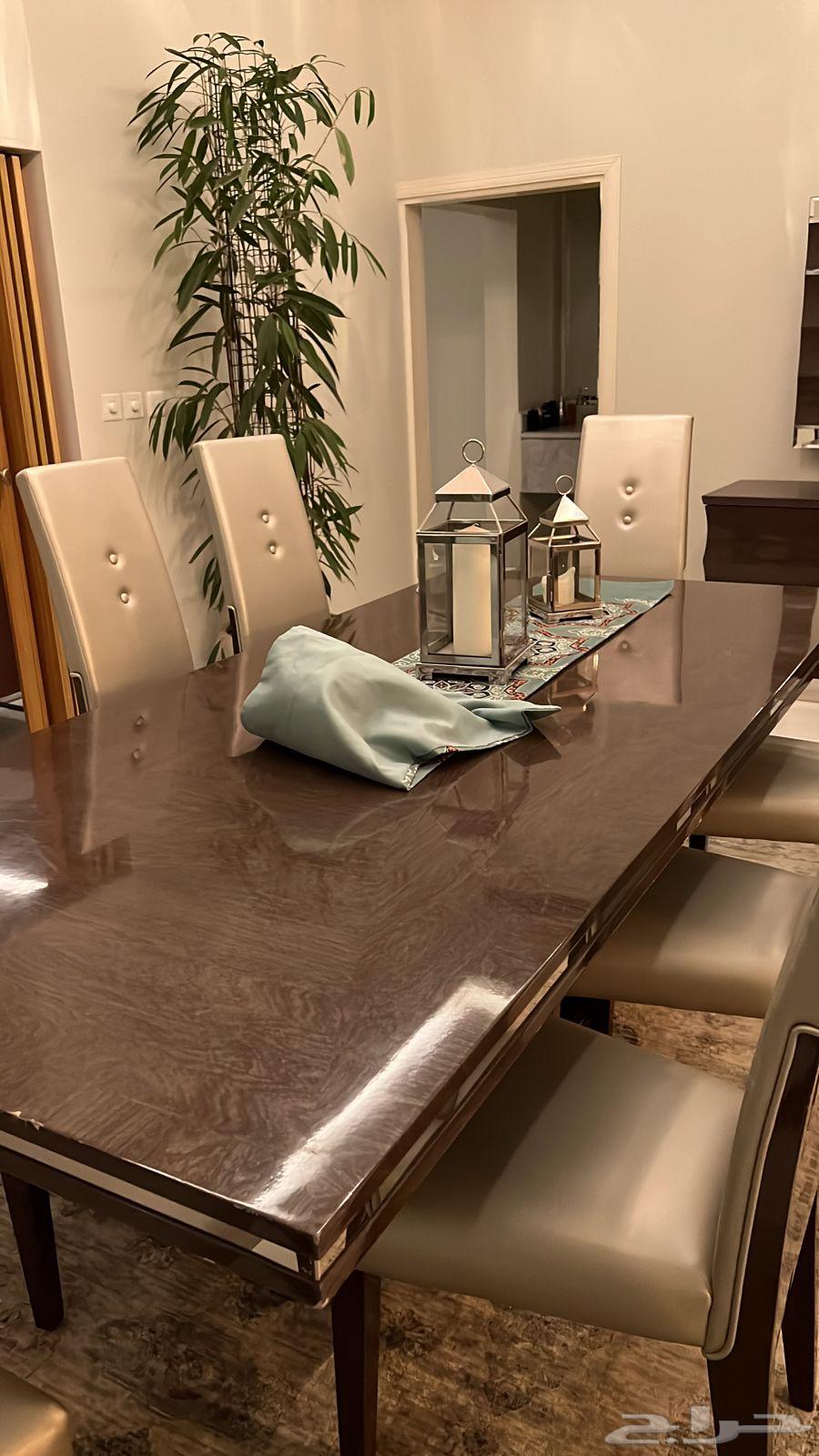 Dining table set with chairs and buffet in excellent condition from Zamani for furniture64494869158530113