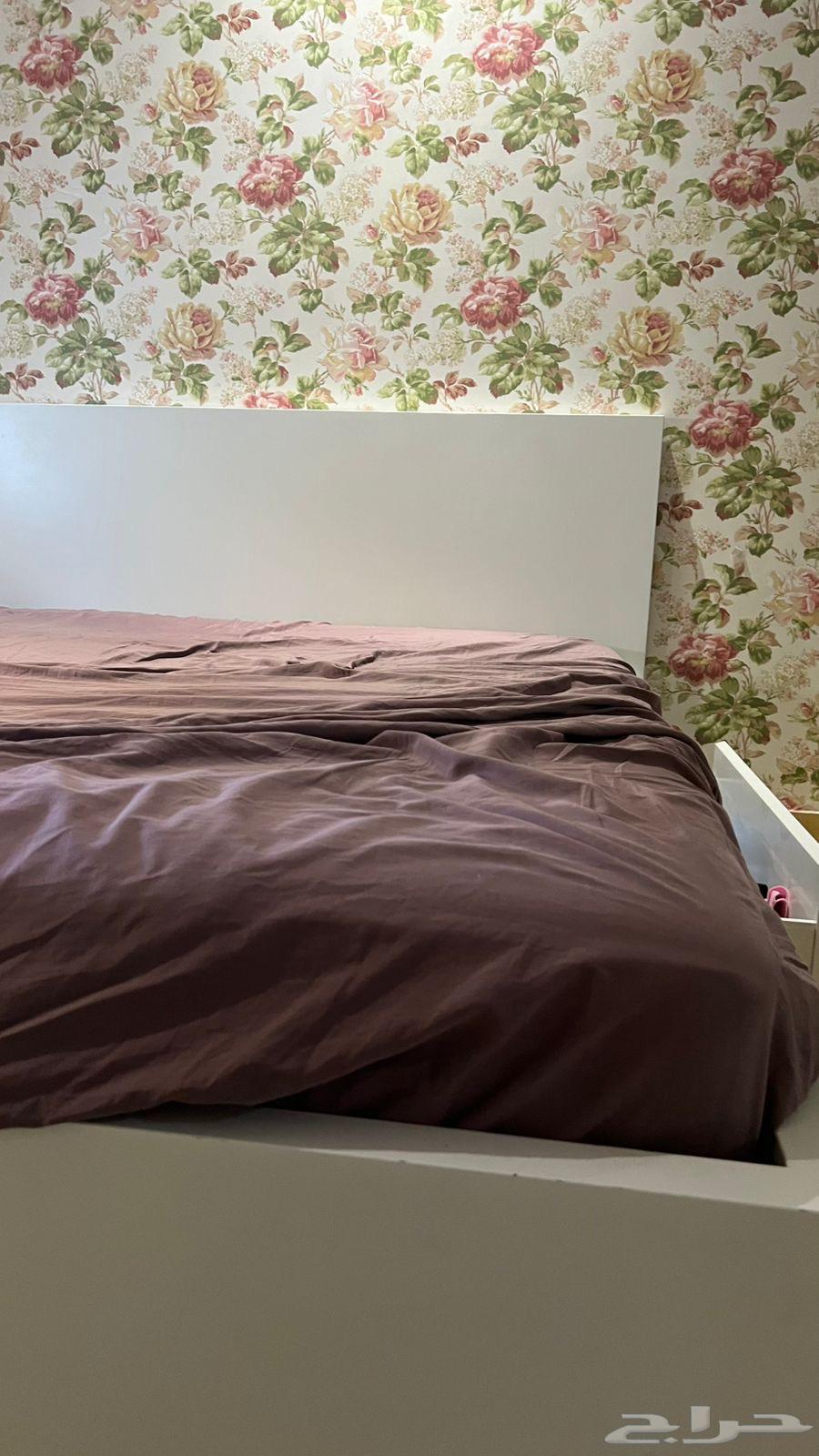 للبيع سرير مع مرتبة من إيكيا64492474383617111