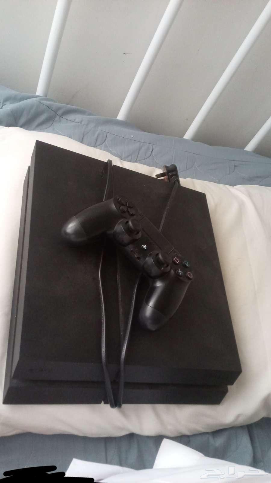 New and clean PlayStation 4, used only for three months as a trial and it has nothing wrong with it64491700472577110