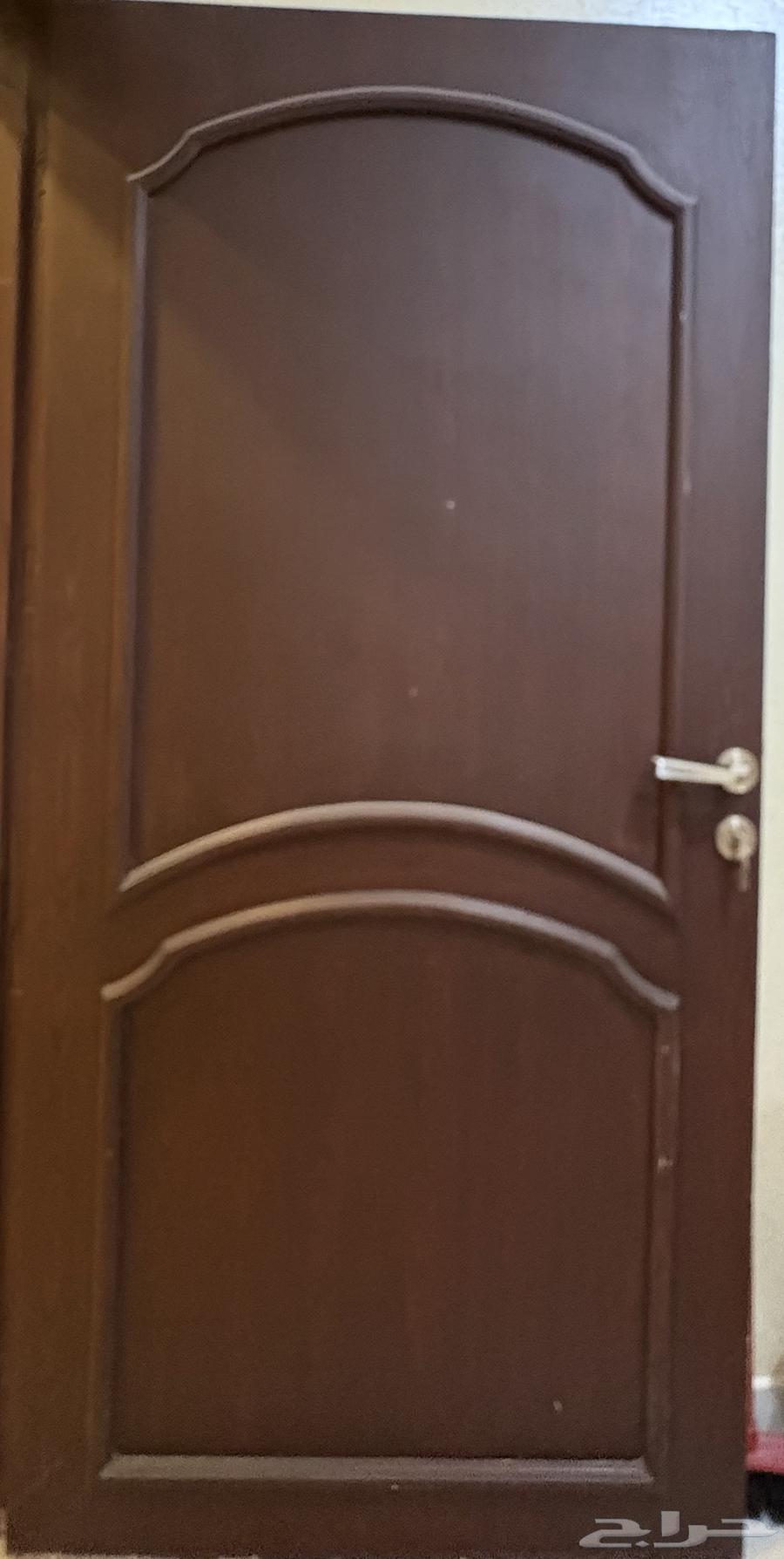 للبيع طاولة طعام وبرادة وطاولة64489806986627113