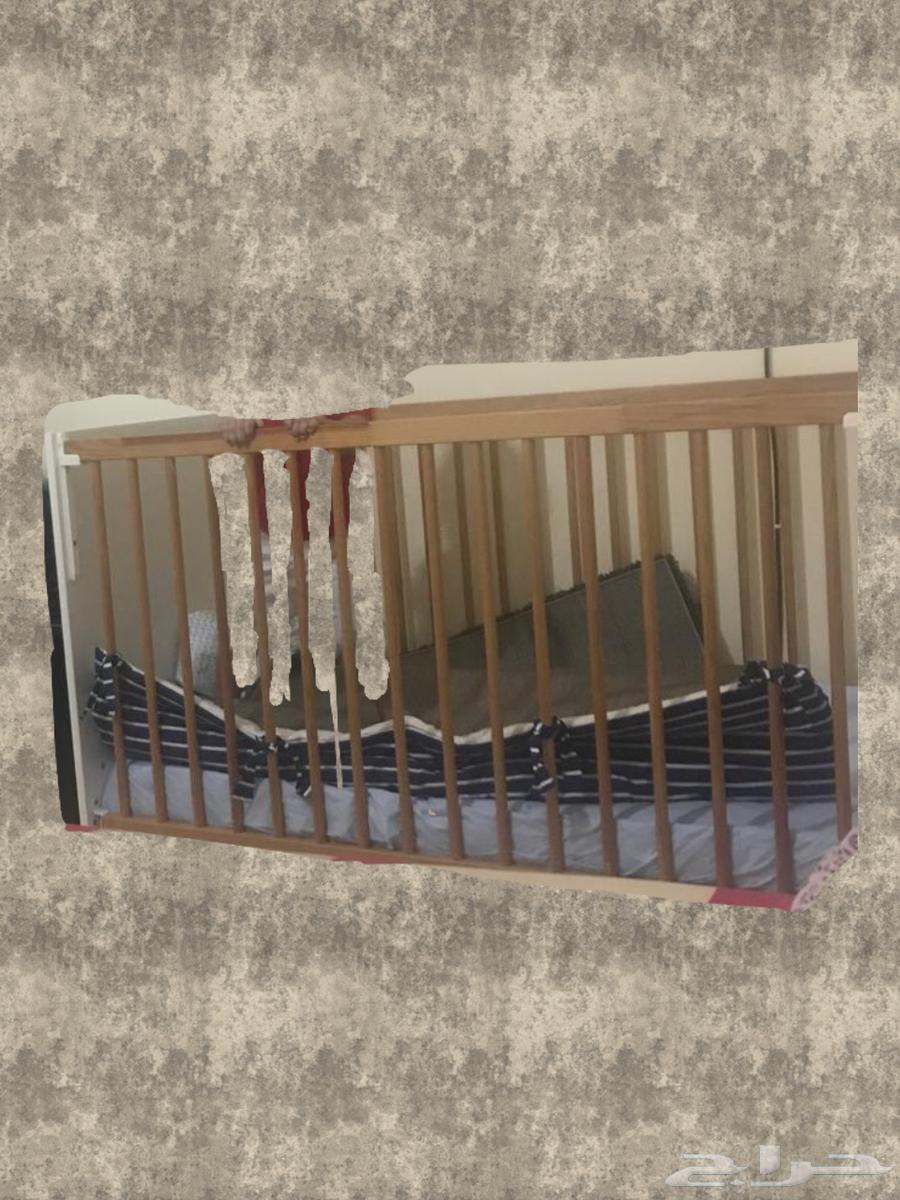 سرير اطفال و طاولة البيبي للبيع64487979014403110