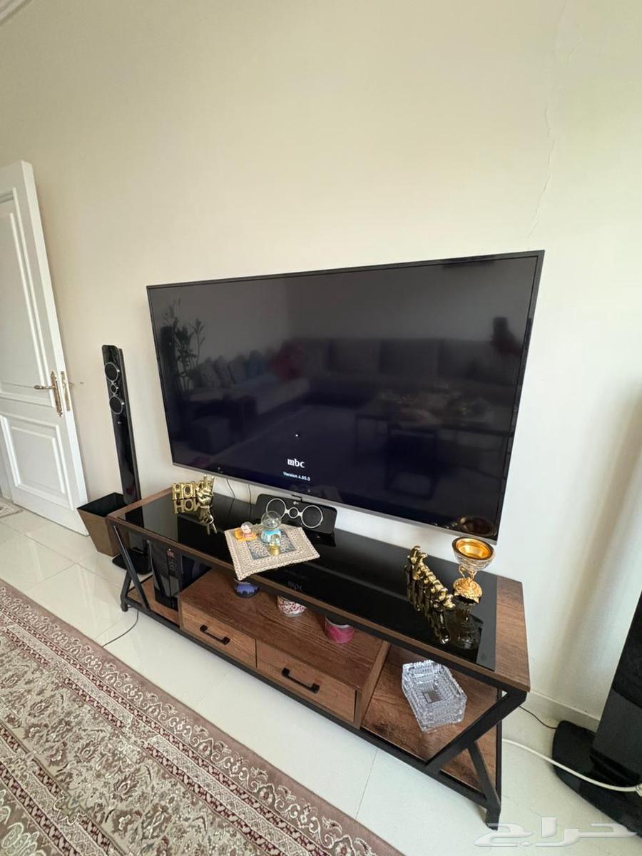 تلفزون و طقم سماعات (البيع مستعجل )64492813159555114