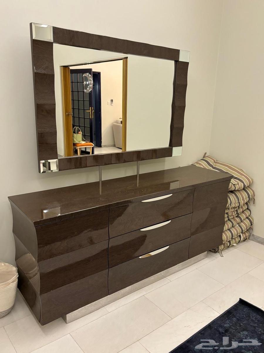 Dining table set with chairs and buffet in excellent condition from Zamani for furniture64494869158530111