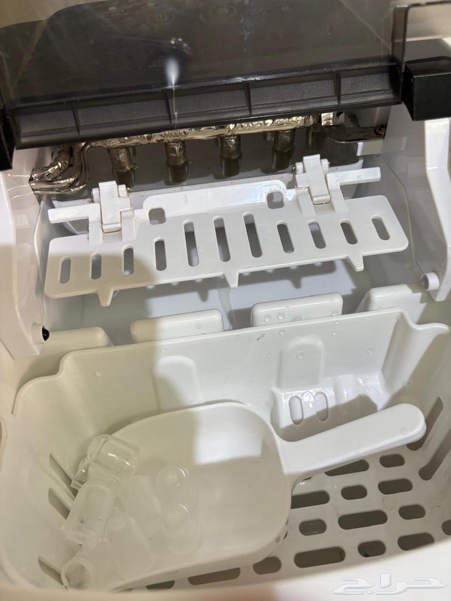 Slightly used ice machine64490440787074114