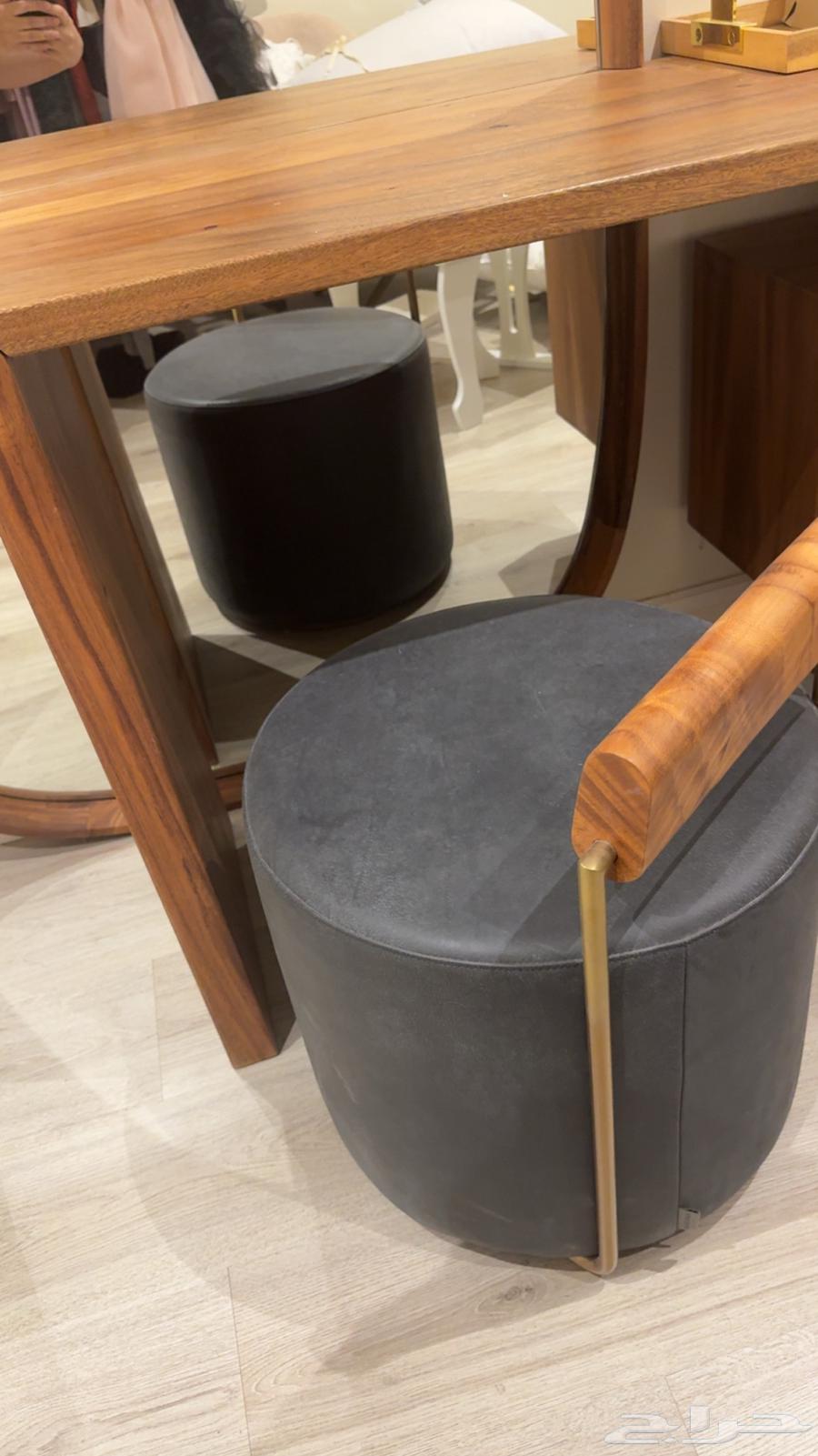 تسريحه فخمه تصميم ايطالي مع كرسي64498618994177112