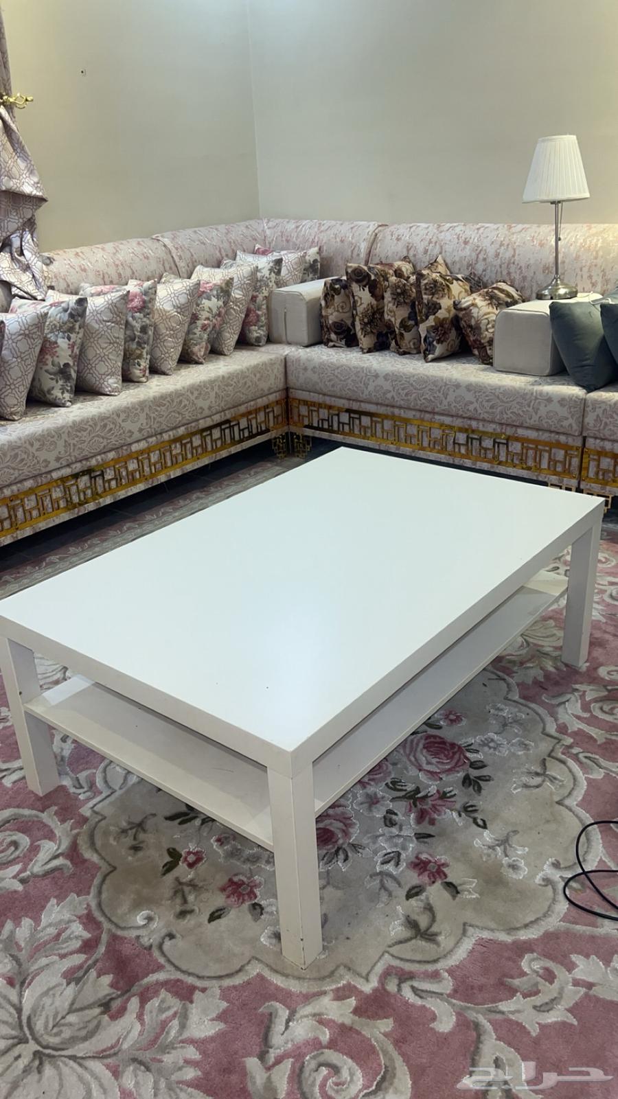 IKEA table almost new64499228771459110