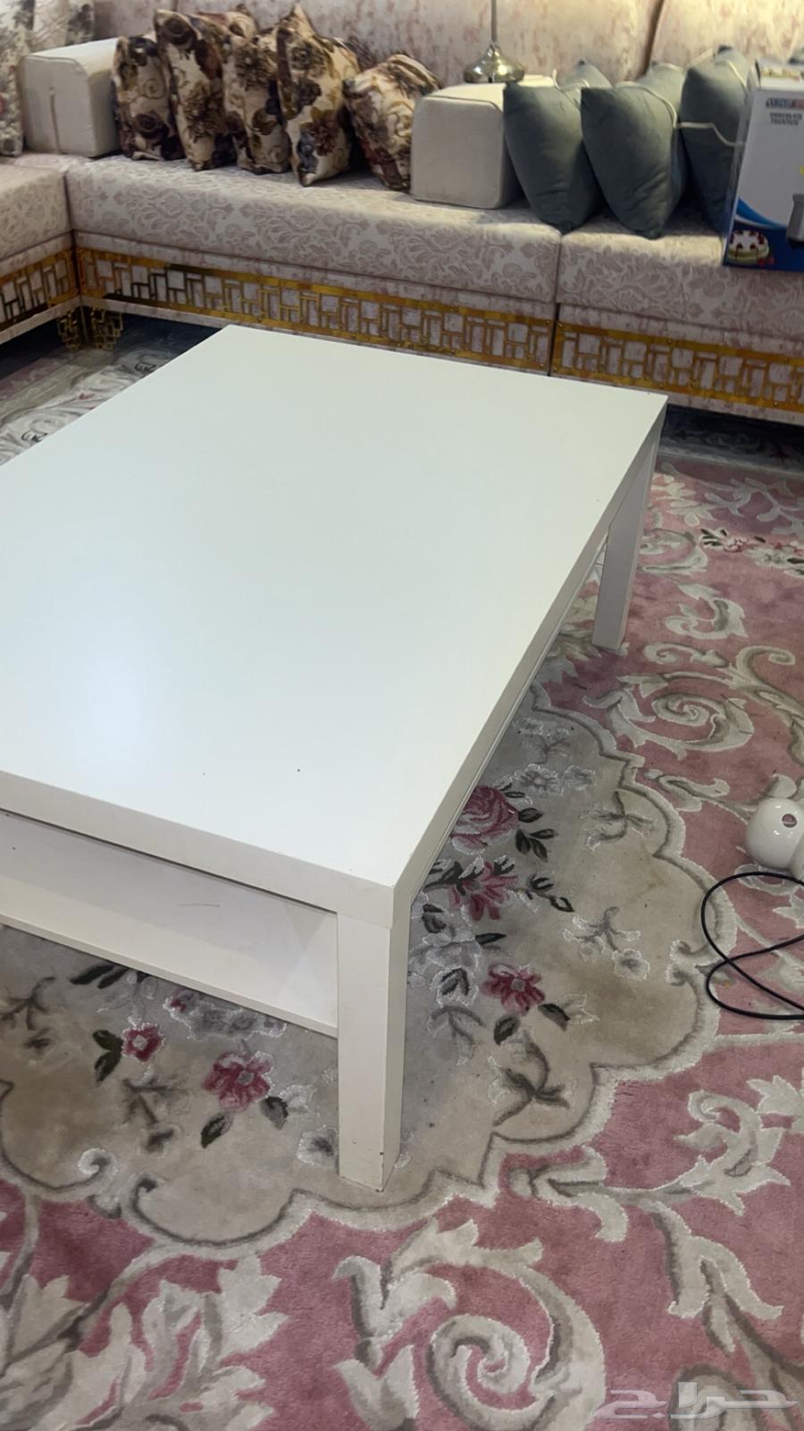 IKEA table almost new64499228771459111