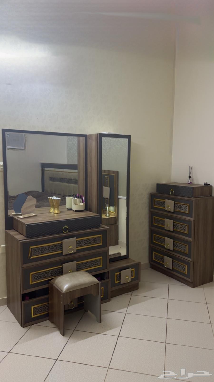 غرفة نوم شبه جديد64502556569091111