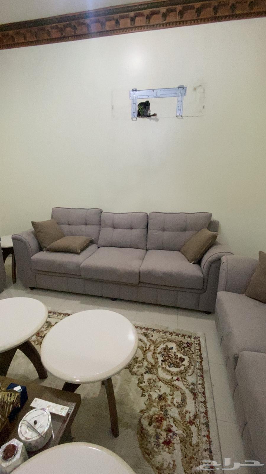 Sofas and tables64496050816130112