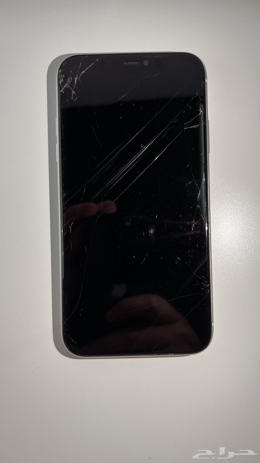 ايفون 11 ابيض 128g64497386100610113