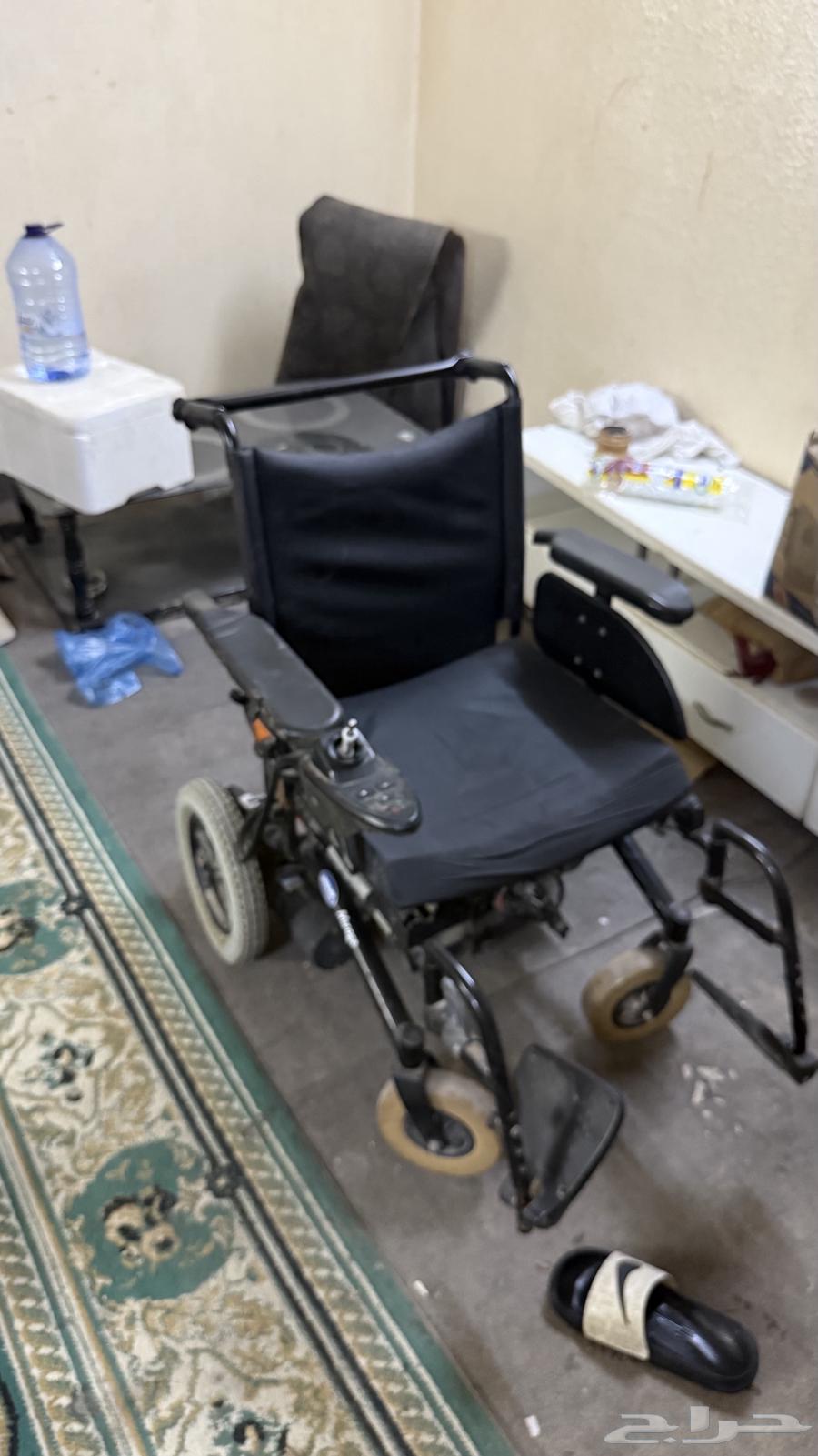 Office chair with armrests, comes with charger and in good condition64501732843138111