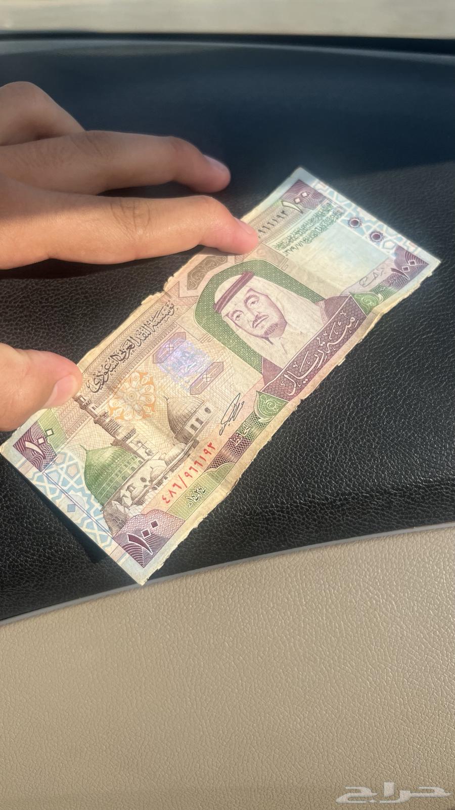 100ريال قديمه وعشره ريال الي يبيها بالسوم64496460994817112