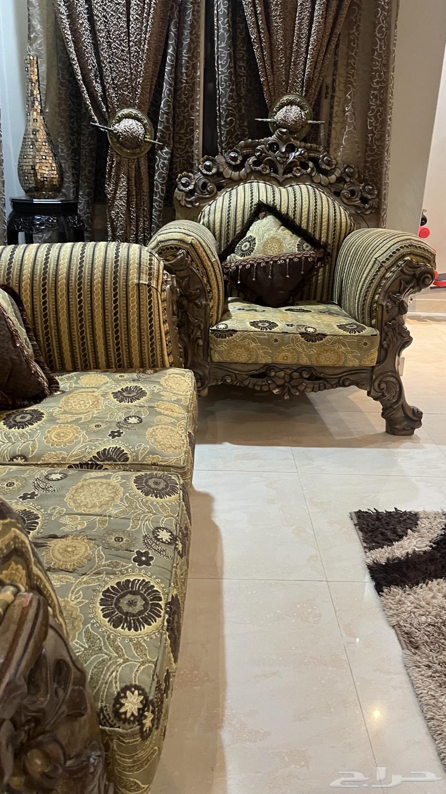 Plants and curtains for the majlis64501716777603114