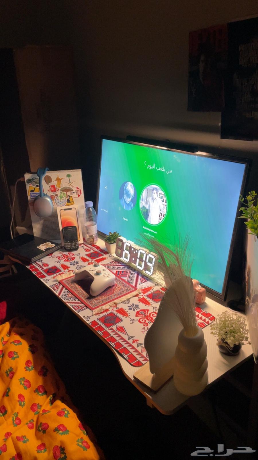 Complete setup without chair with Xbox, table and setup accessories64502460316929110