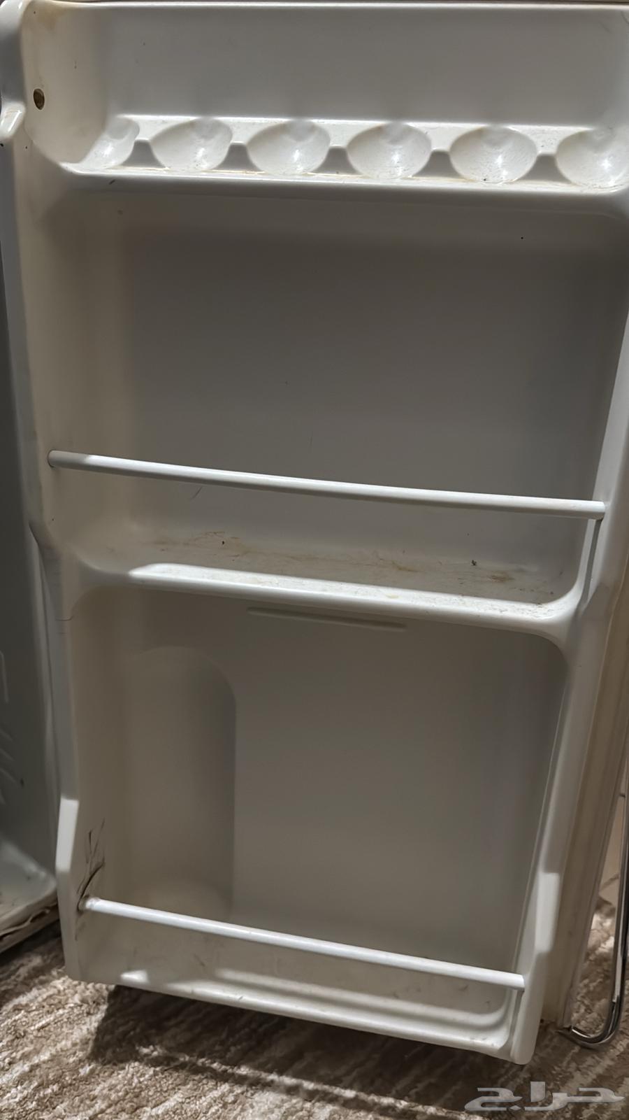 أغراض للبيع براد صغير و خزانة بابين64501063318915110