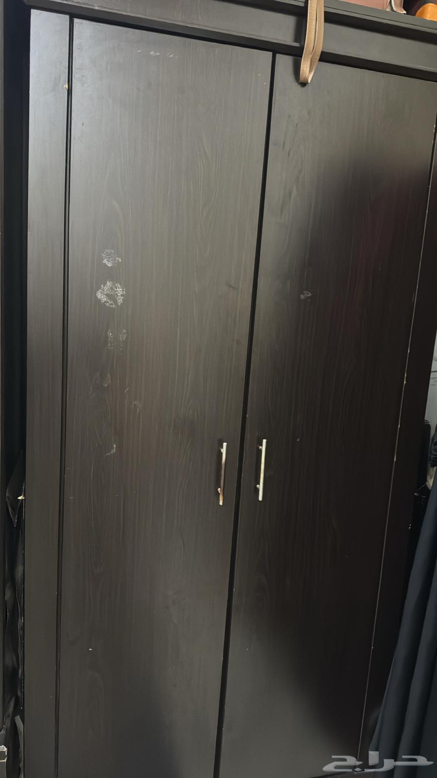 أغراض للبيع براد صغير و خزانة بابين64501063318915114