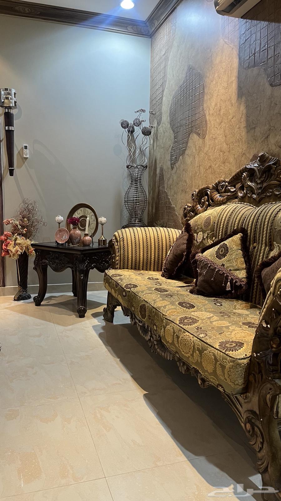 Plants and curtains for the majlis64501716777603110