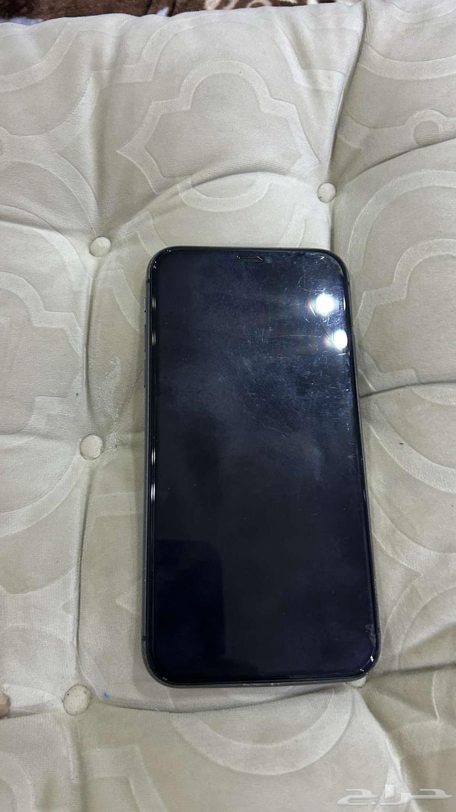 iPhone 11 used, has a back screen and good battery, around 60064495447766403111