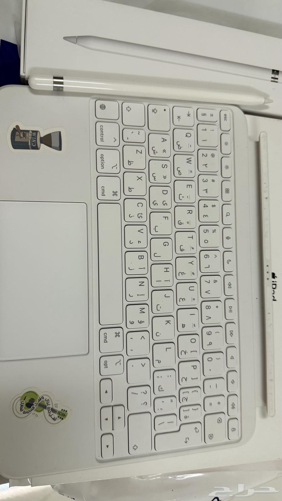 Apple 10th Generation Keyboard and Apple 10th Generation Pencil64495693130115111