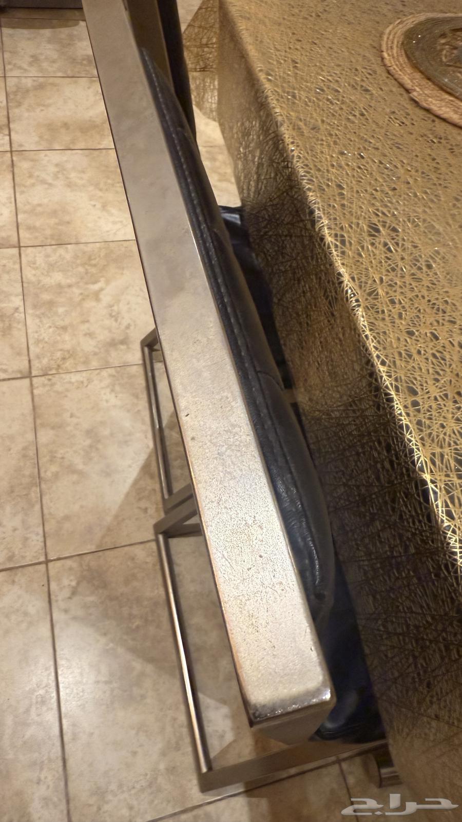 Dining table64499381595522112