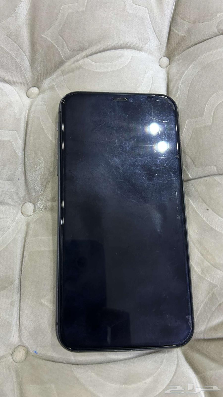 iPhone 11 used, has a back screen and good battery, around 60064495447766403112